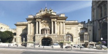 Художник граффити Бэнкси против Бристольский музей 