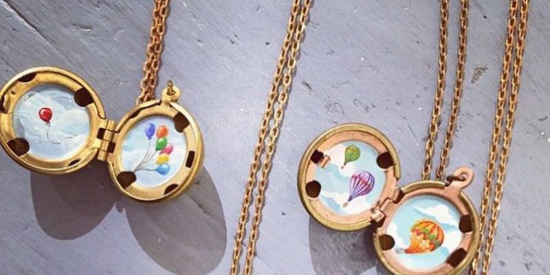 Королева минимализма, уникальные картины в медальонах