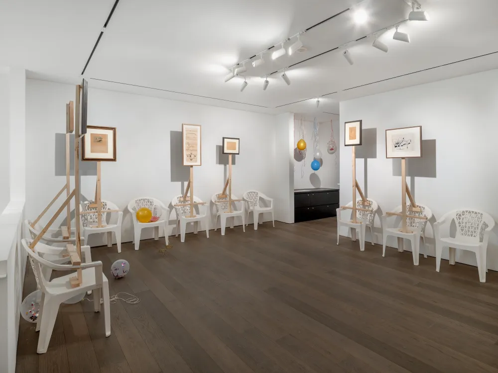 Парижская галерея "1900-2000" поставила точку в своей нью-йоркской главе: "Ветер бизнеса дул слишком слабо". 