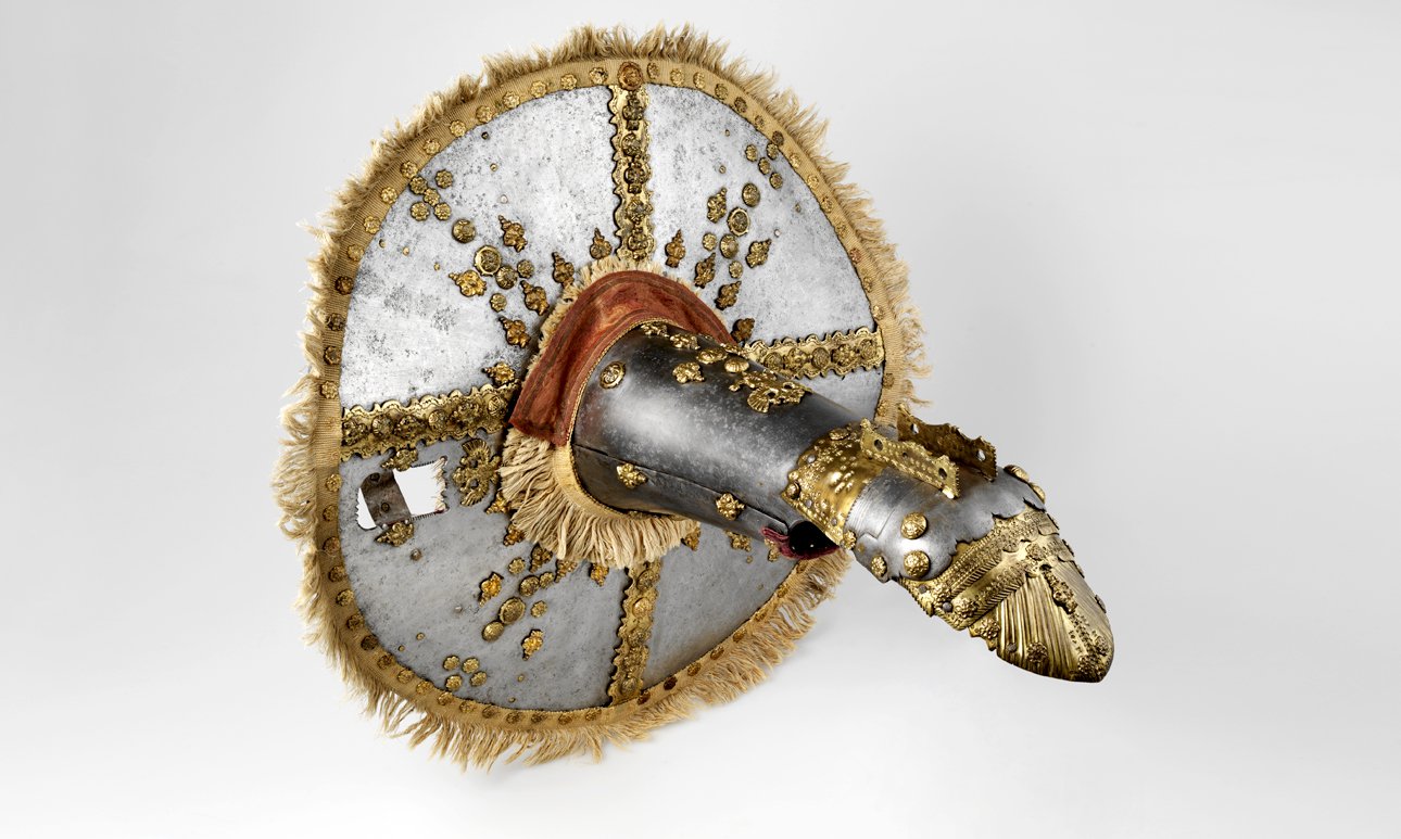 Словно старая, не заживающая рана, таинственный артефакт, эхом рыцарских времен, вот уже двести лет не дает покоя историкам и исследователям искусства.