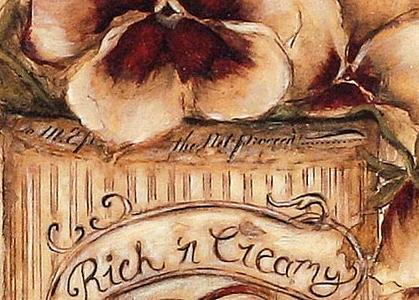 Фрагмент Баночка "Royal Gream" с цветами