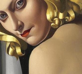 Фрагмент Блондинка в белом