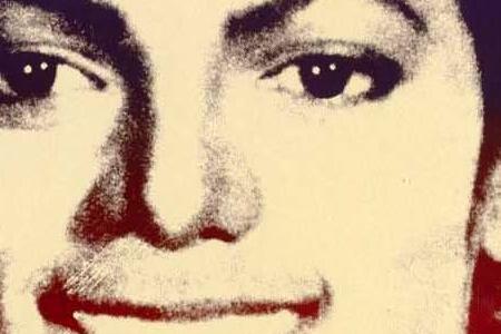 Фрагмент MICHAEL JACKSON портрет на желтом фоне