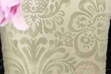 Фрагмент На бирюзовом камоде Розы