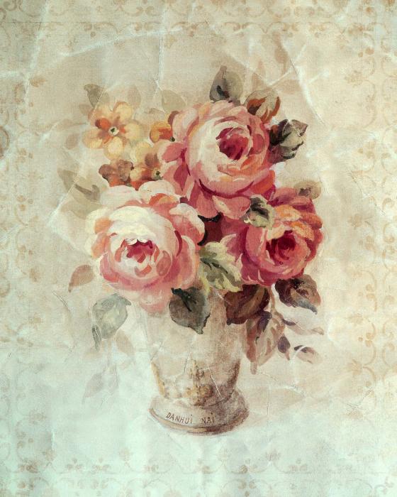 Три розы на мятой бумаге